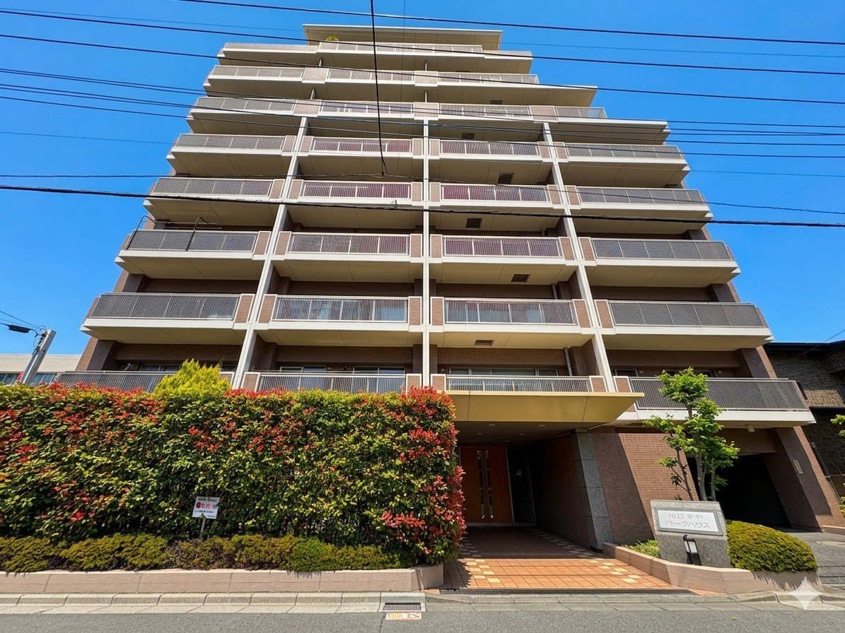 川口駅徒歩11分の立地。南東角部屋の4LDK。