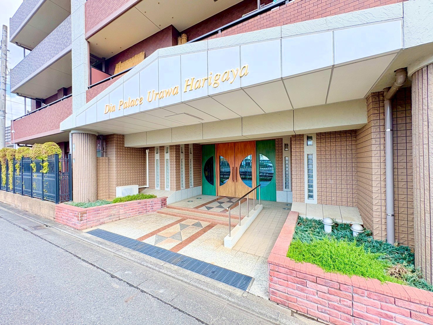 都市の利便性を身近に感じながら上質な住空間を楽しめます。