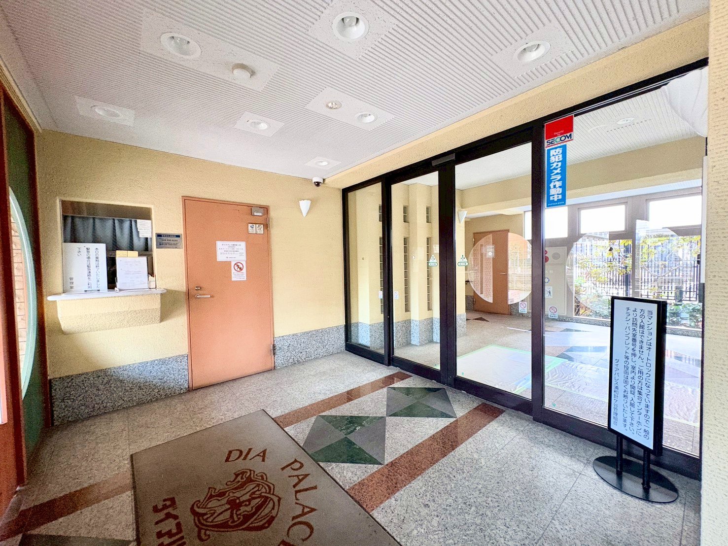 エレベーター、安心のオートロック、宅配ボックスなど設備が充実しています。