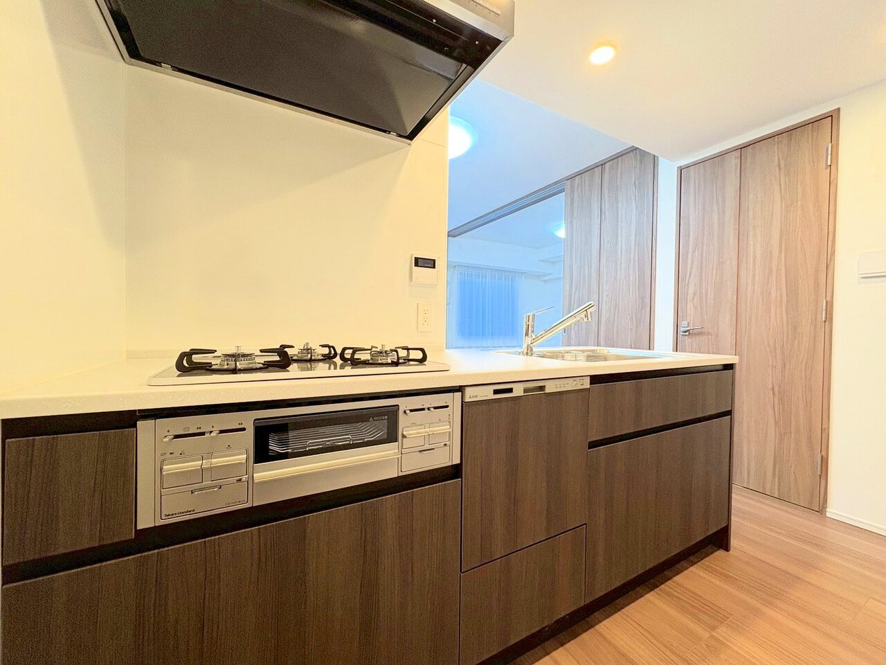 インテリアに馴染むデザイン性と使いやすい機能性を兼ね備えました。