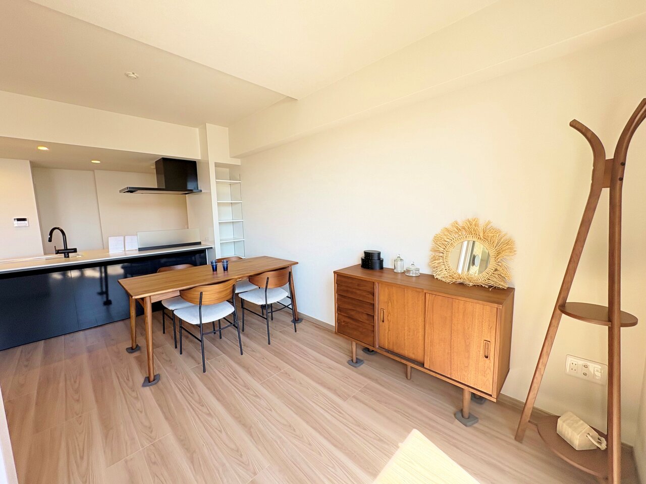 ご家族が自然と集まる空間を設計から実現しました。