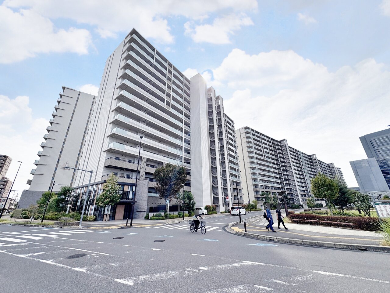 さいたま新都心駅徒歩5分の立地。充実の共用施設で毎日の生活を豊かなものに。
