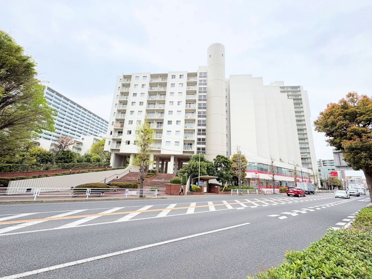 モダンなデザインでありながらも、どこか温かみを感じられるお部屋です。