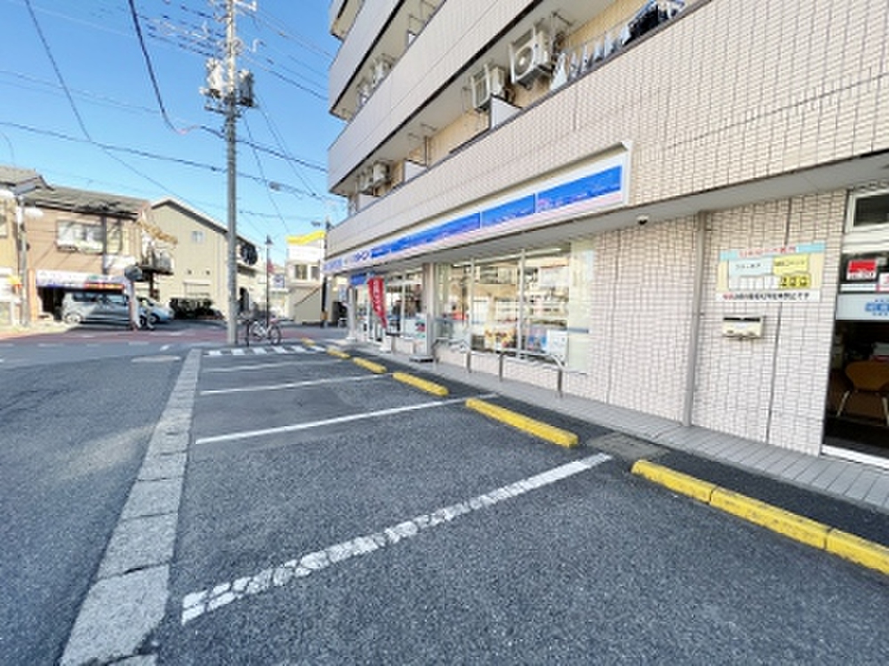 ファミリーマートさいたま沼影一丁目店まで約400m