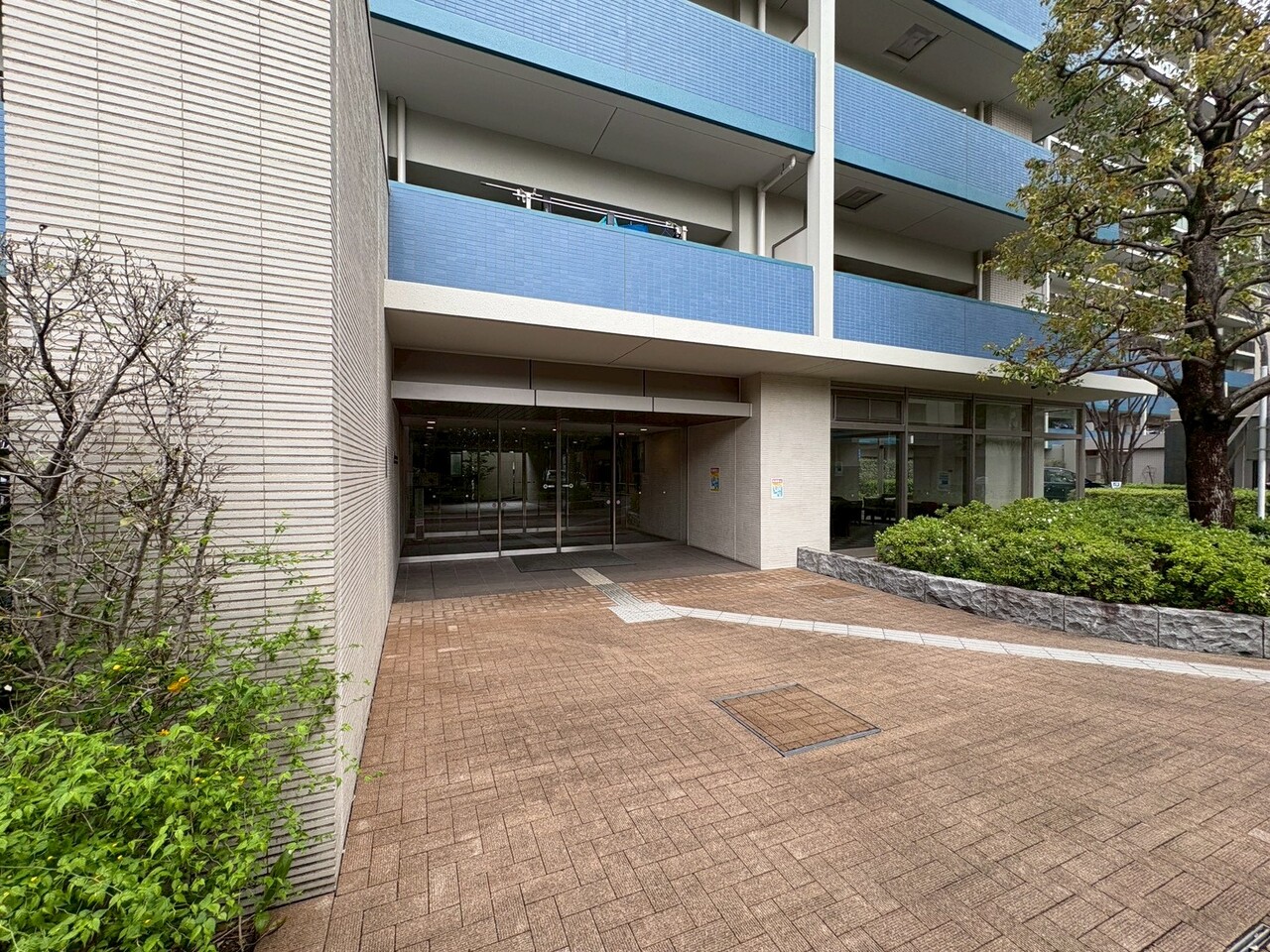 戸田東小中学校まで徒歩12分（約950m）でお子様の通学も安心の立地。