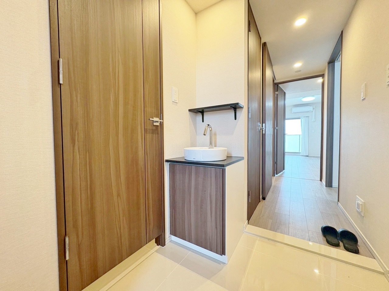 心地良さを与えてくれる家の顔ともなるスペースです。