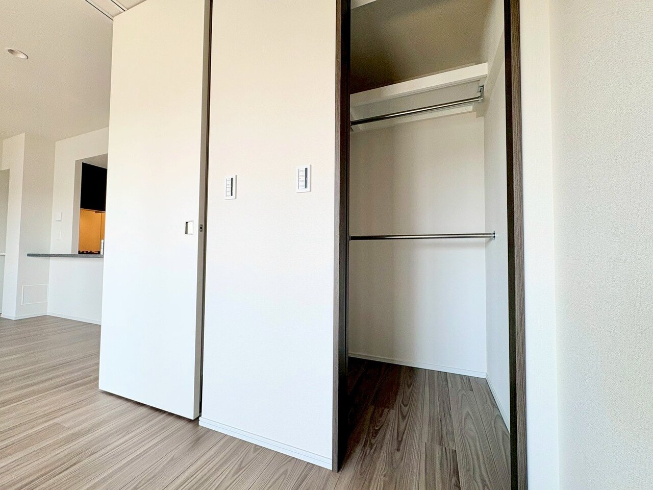 機能的な収納を備えることで、すっきりと片付いた空間を維持できます。