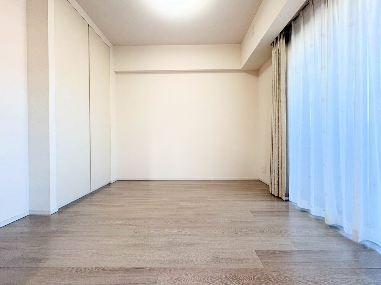 シンプルで品のある続き間居室を備えています。