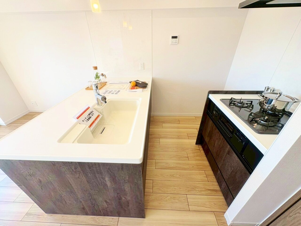 インテリアに馴染むデザイン性と使いやすい機能性を兼ね備えました。