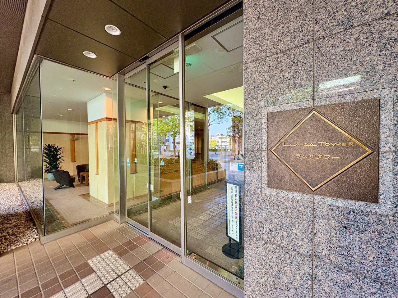 こだわりのエントランスはマンションの顔となる場所だからこそ、細部までこだわりました。