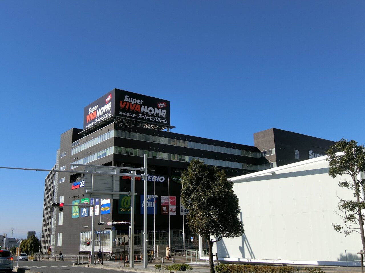 ビバモールさいたま新都心まで約700m