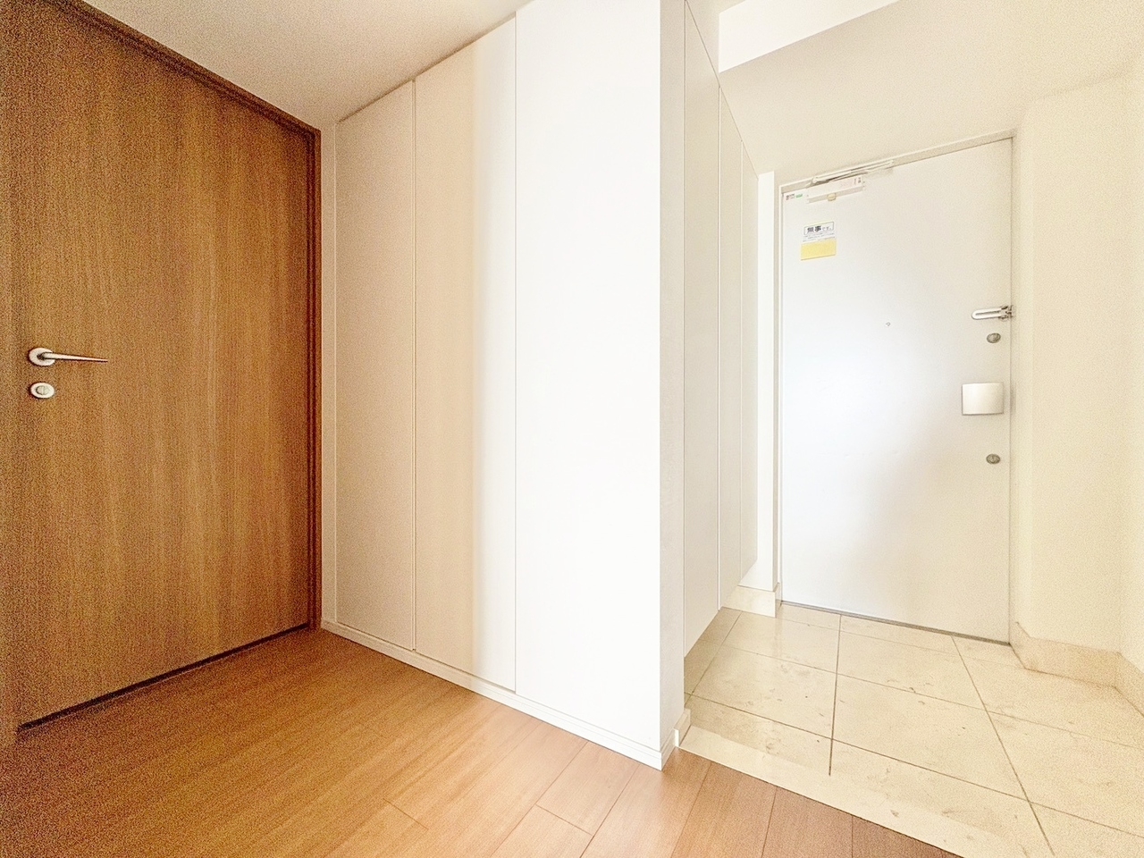 「行ってきます」と「ただいま」はこの玄関から始まります。
