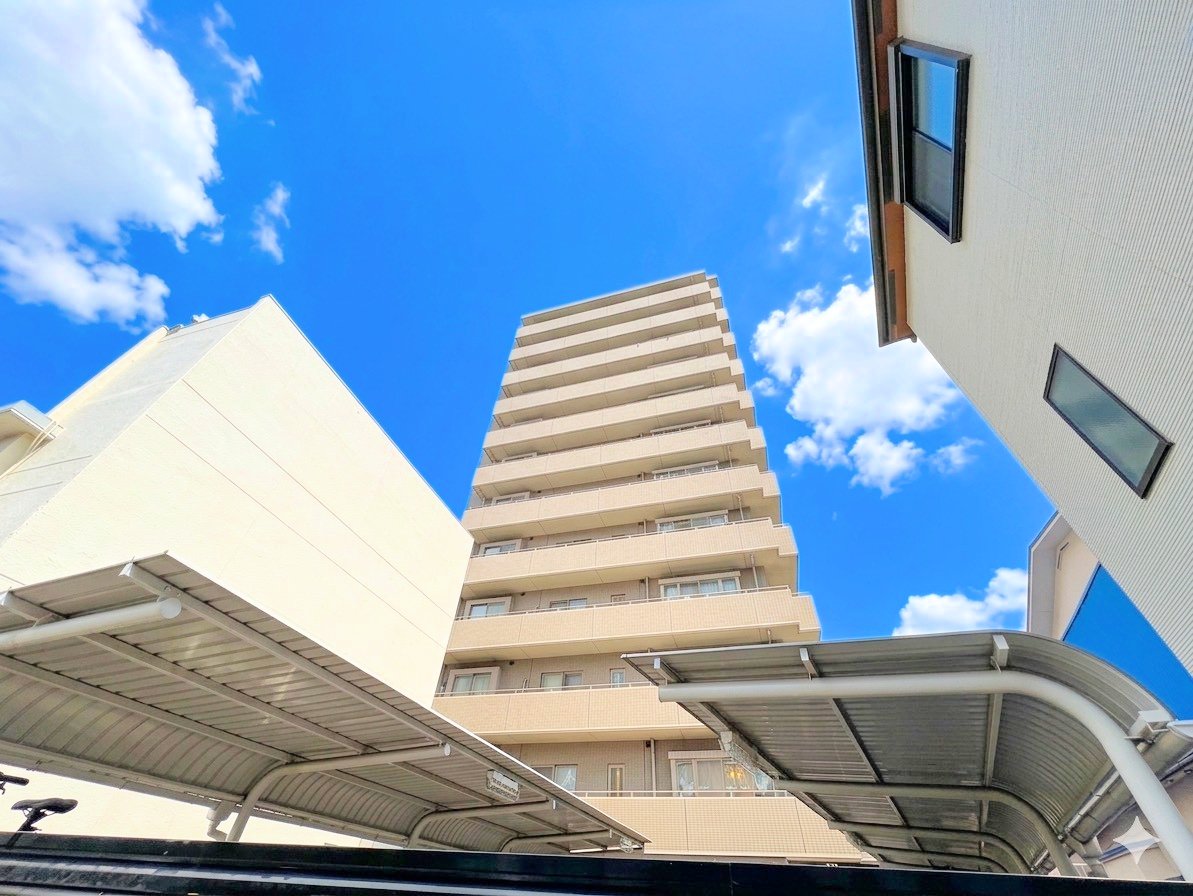 全室採光付きの間取りで、陽光が差し込む温かみのあるお住まいです。