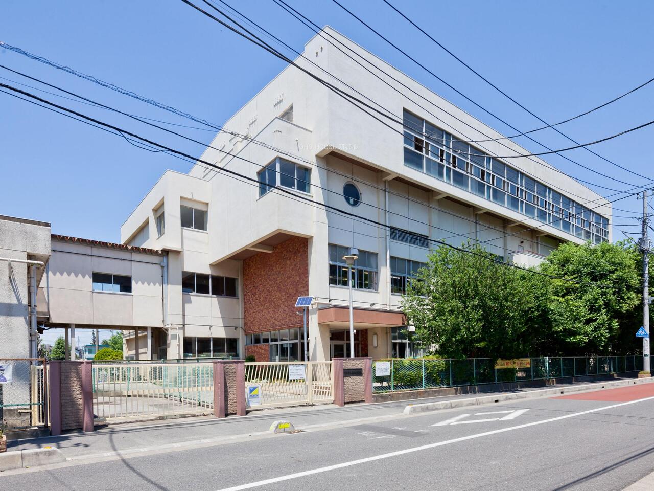 飯塚小学校まで約550m