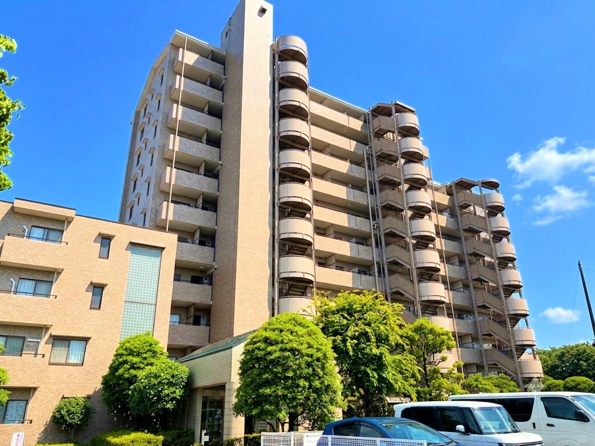 11階建て2階部分のお住まいです。南向きバルコニーにつき陽当り良好です。