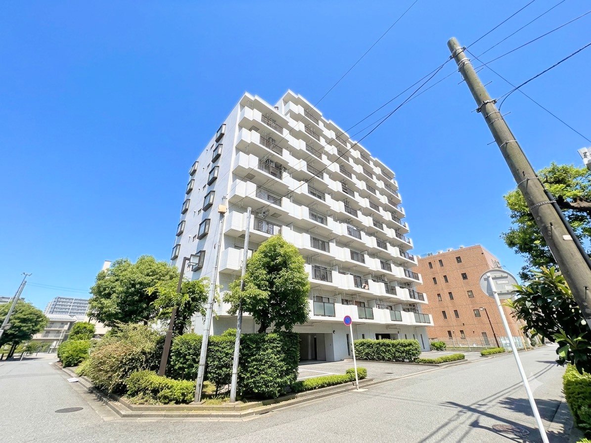 北浦和駅徒歩11分、10階建て8階部分のお住まい。ここに住まう方の心地よさが最優先されますように。