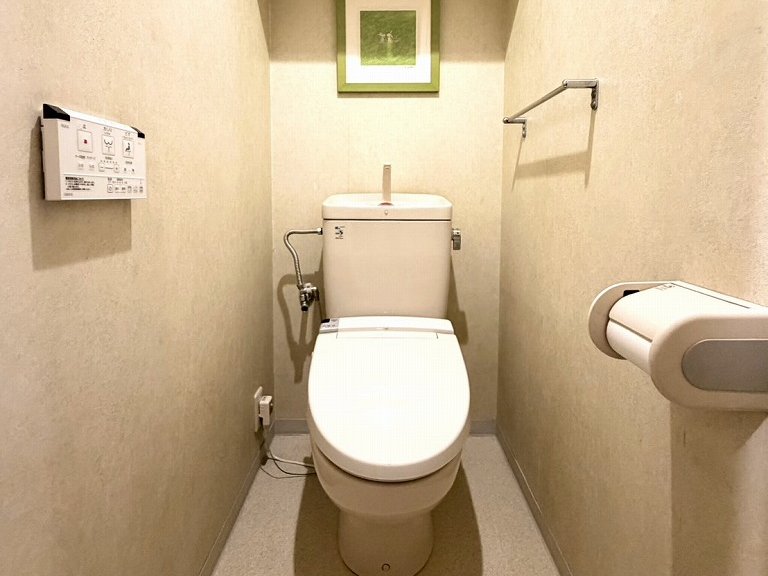 白を基調に飽きのこない空間は、質感豊かな仕上がりです。