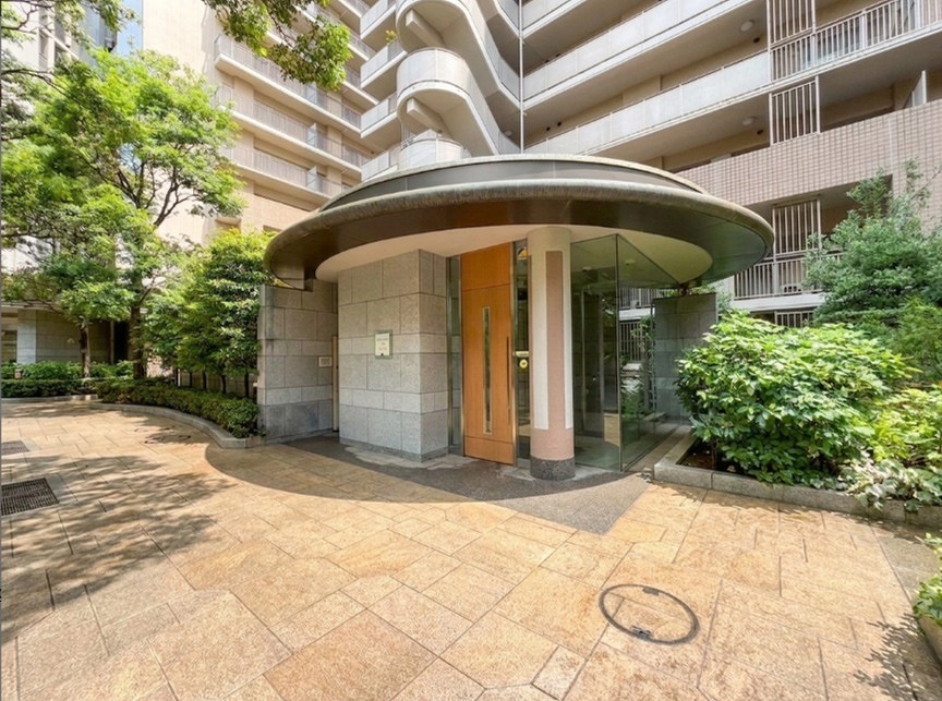 ペット飼育可能のお住まい。大切なご家族と一緒に暮らせます。（細則あり）駐車場の空き状況はご確認ください。