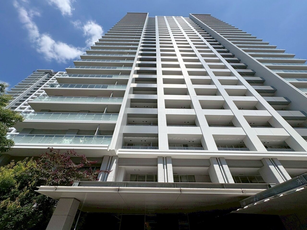 フィットネスジムやシアタールームなどあると嬉しい充実の共用施設付き。