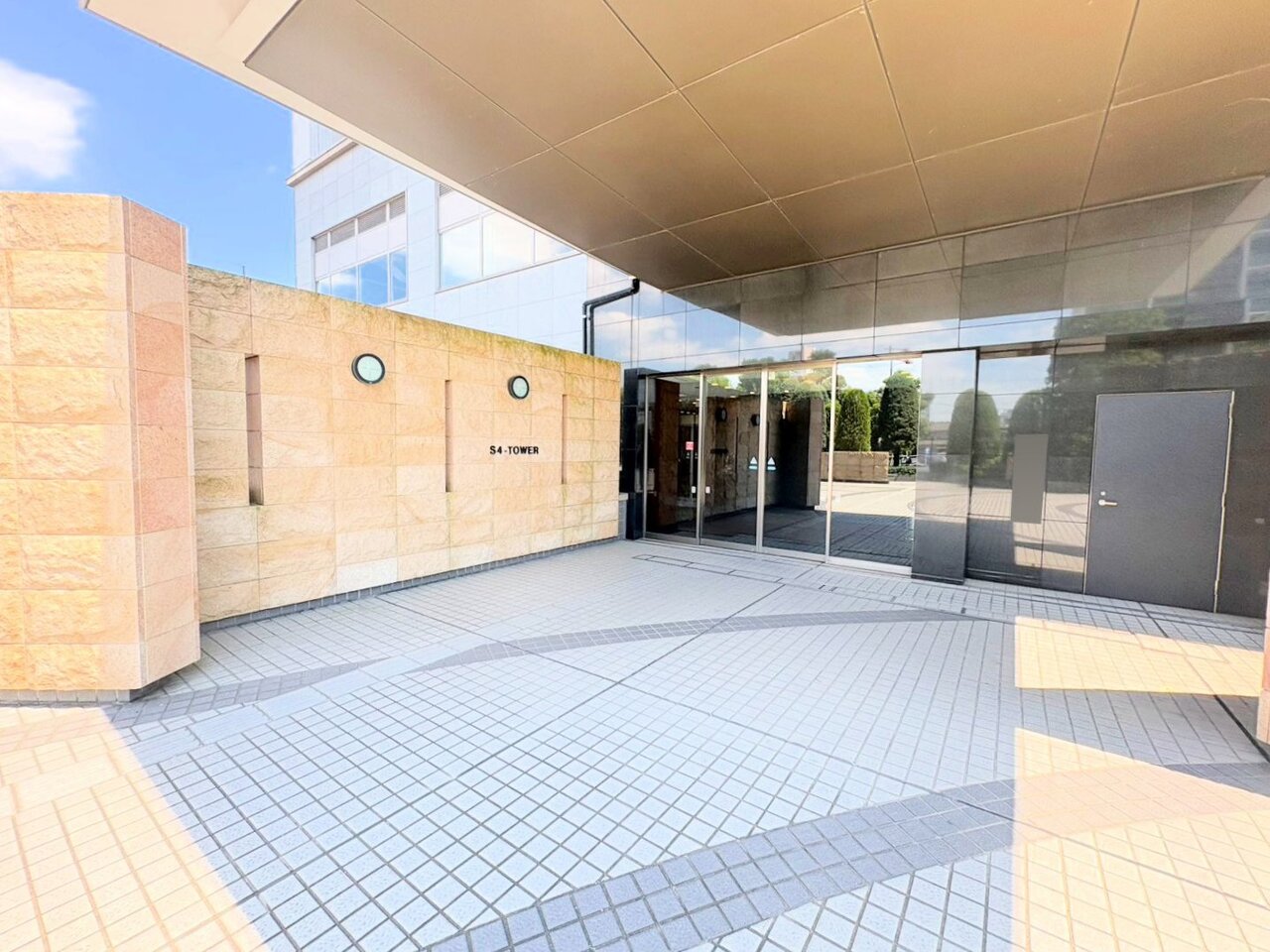 こだわりのエントランスはマンションの顔となる場所。