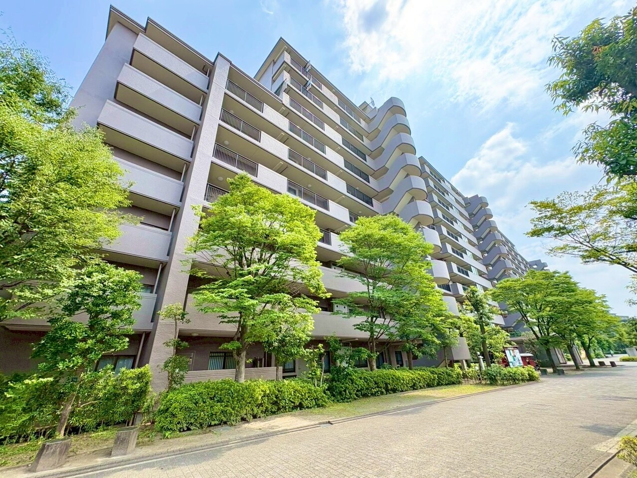 駐車場の空き状況はご確認ください。