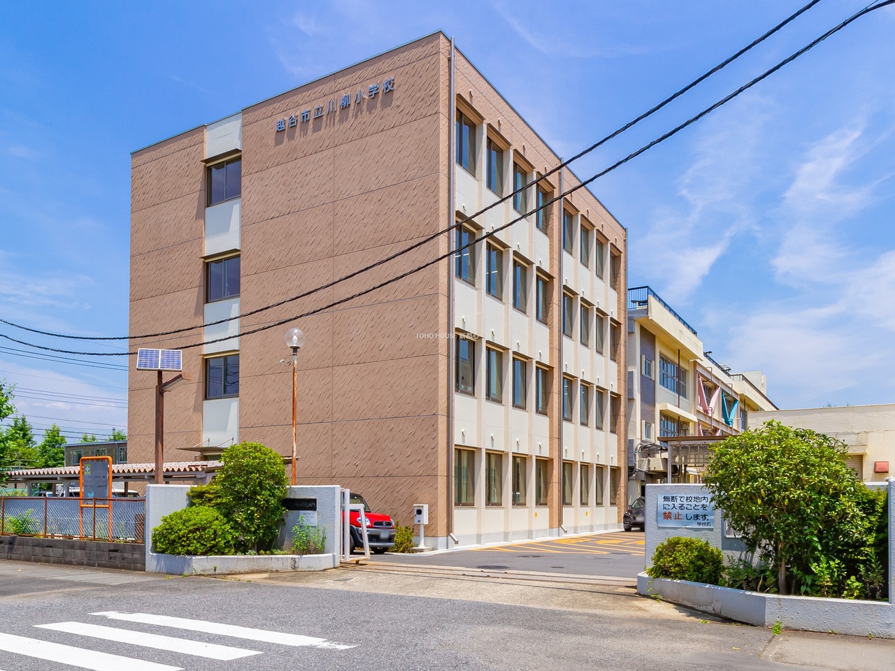 川柳小学校まで約2400m