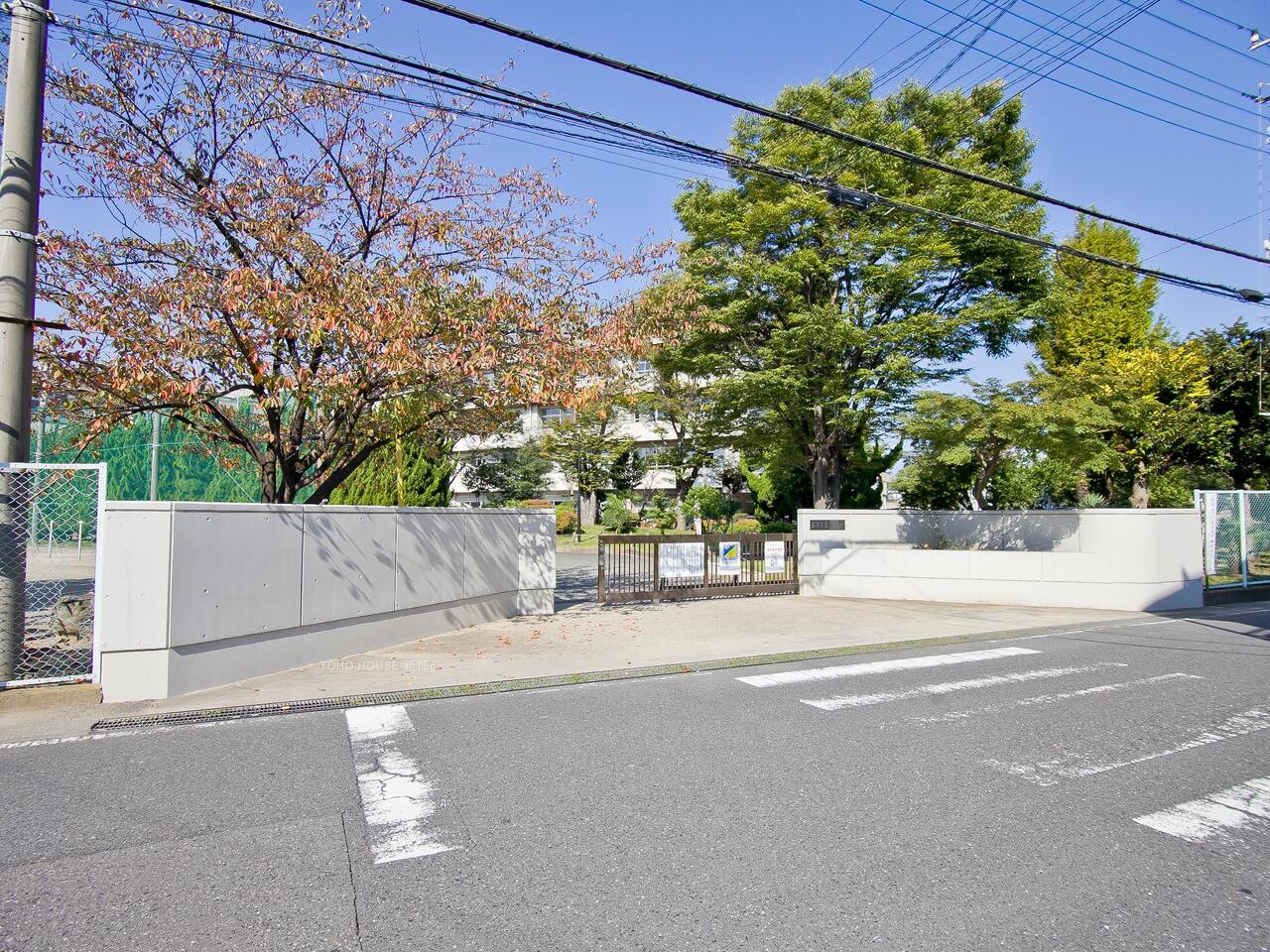 第二中学校まで約880m