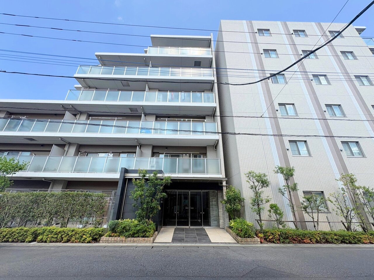 東岩槻駅徒歩1分、スーパーやコンビニまで徒歩6分圏内です。