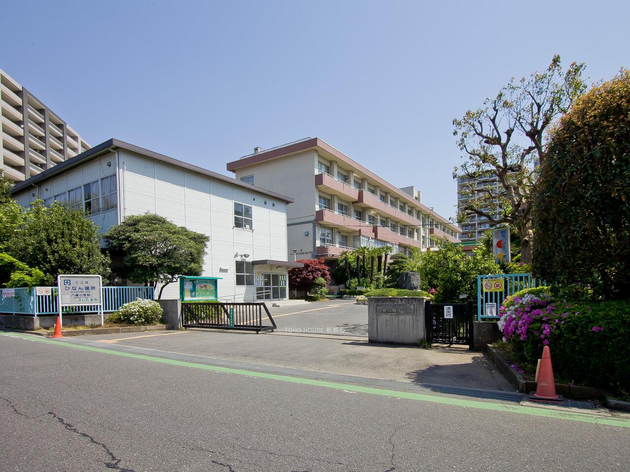 与野八幡小学校まで約180m