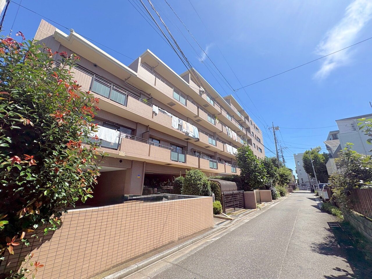 小学校まで徒歩2分でお子様の通学も安心です。