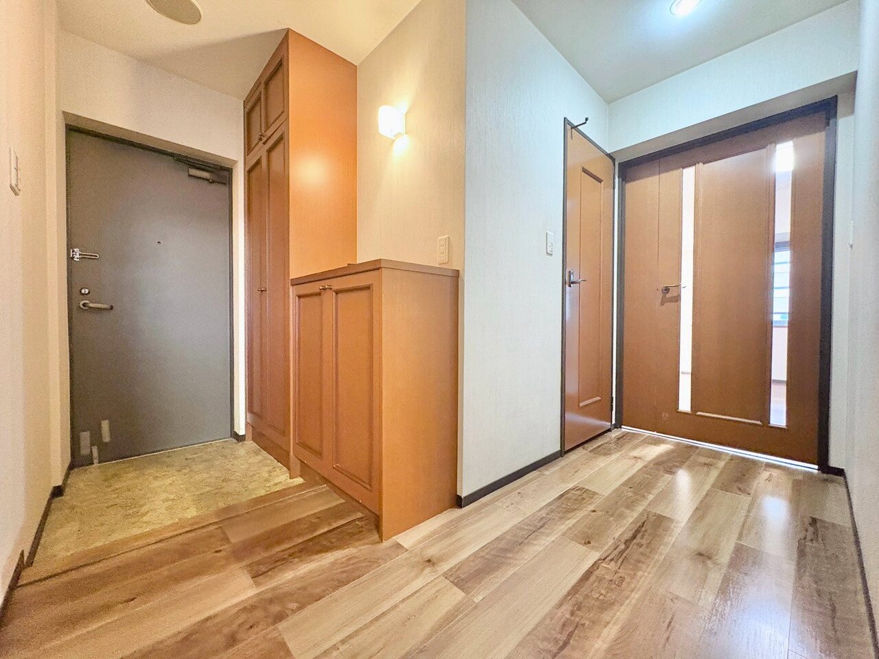 毎日利用する玄関は明るく快適にそして豪華でありたい。