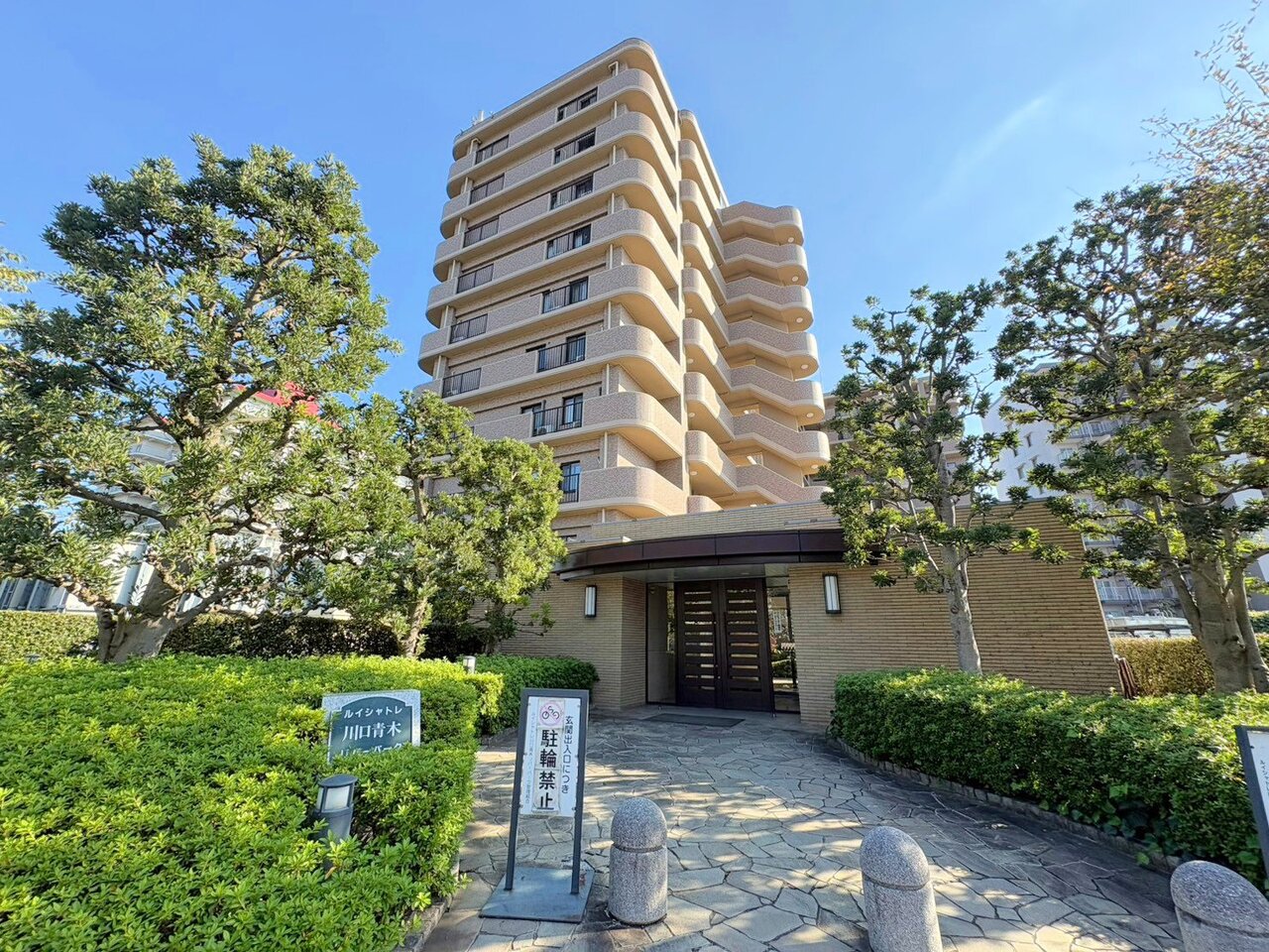 川口元郷駅まで徒歩15分の立地。南向き角部屋につき陽当り良好なお住まいです。
