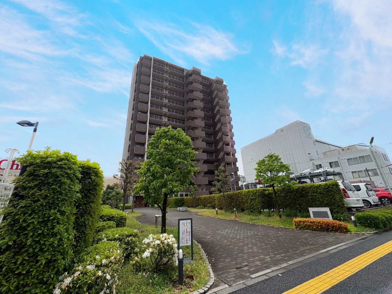 戸田公園駅まで徒歩8分の立地。南東角部屋につき陽当り良好です。