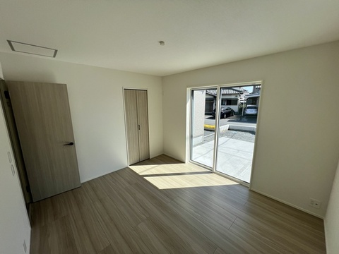 モダンな雰囲気のフローリング（1号棟）