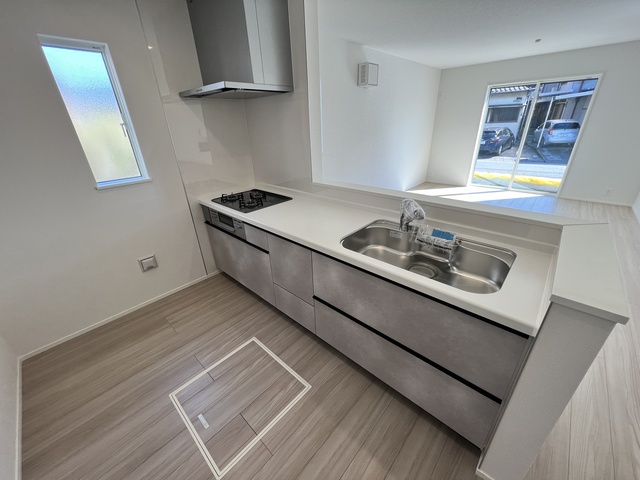 収納豊富なシステムキッチン（1号棟）のスライド画像