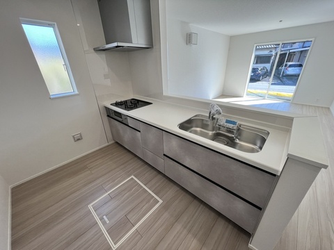 収納豊富なシステムキッチン（1号棟）