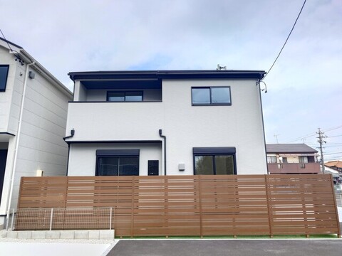 ８号棟　外観<br>目隠しフェンス設置