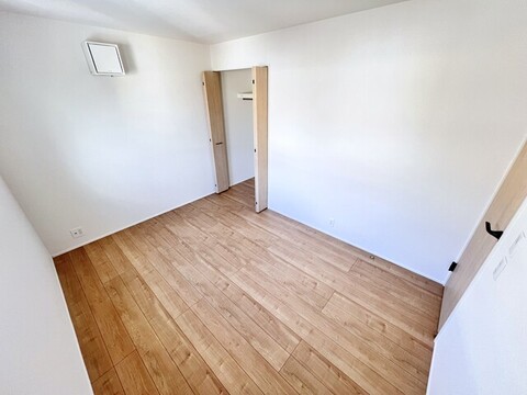 １号棟　洋室<br>２Ｆ全３部屋部屋ゆったり６帖以上