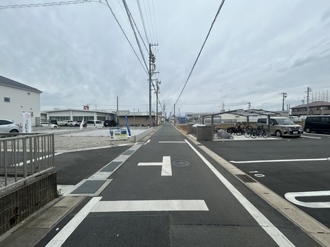 【1号棟】前面道路含む現地写真