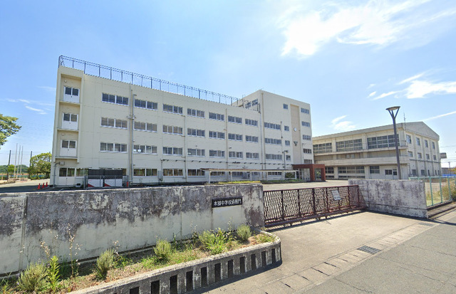 本郷中学校：約2,000ｍ（徒歩約25分）のスライド画像