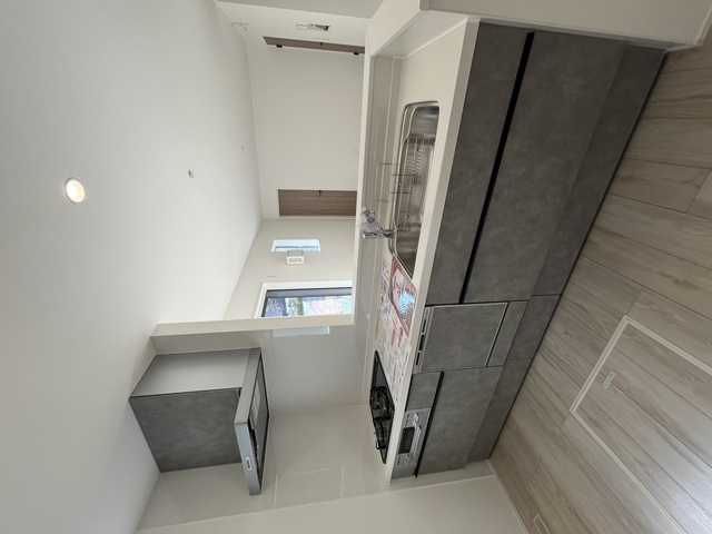 【5号棟】スライドタイプ収納のスライド画像