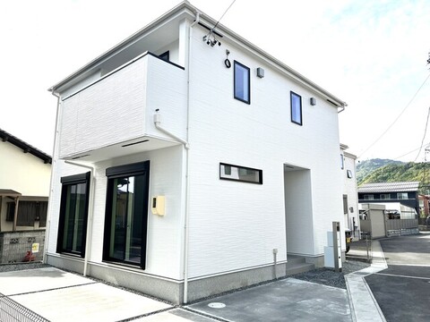 静岡方面のアクセスもよく、学校、買い物など住みやすい地域です。（1号棟）