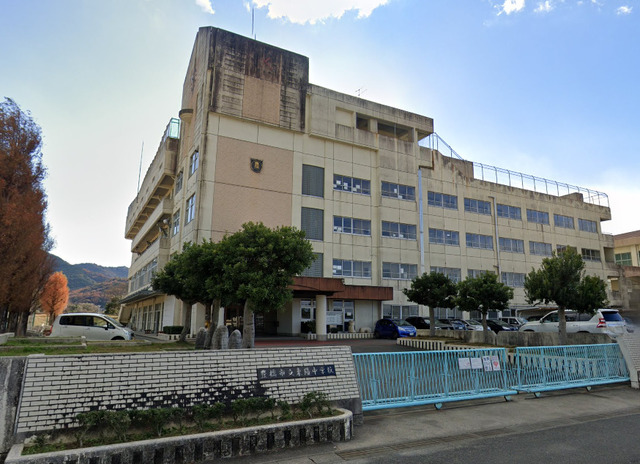 東陽中学校：約1,100ｍ（徒歩約14分）のスライド画像
