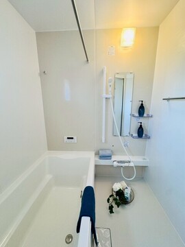 【1号棟】<br>浴室暖房乾燥機も完備しており、カビの心配がないのはもちろん、雨の日には浴室でお洗濯ものを乾かせます。