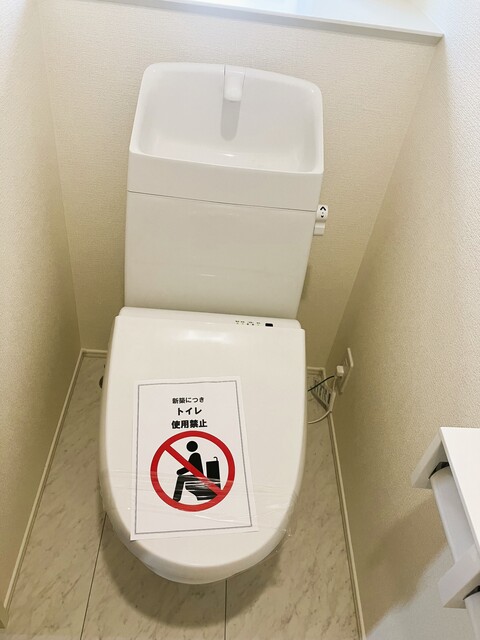 ３号棟　トイレ　ウォシュレット付きのスライド画像