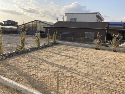 １号棟お庭　おしゃれな植栽庭が標準