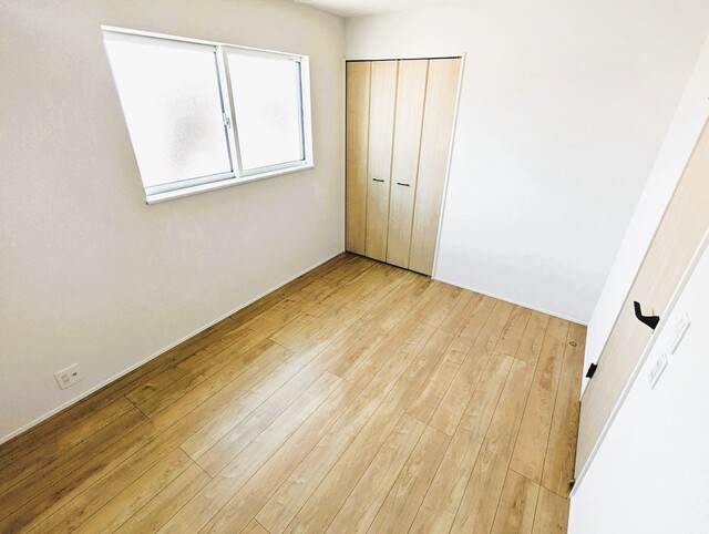 【4号棟】洋室のスライド画像