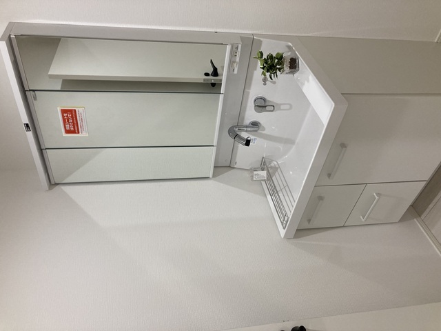 一日の始まりは洗面所から。さぁ顔を洗って気合を入れようのスライド画像