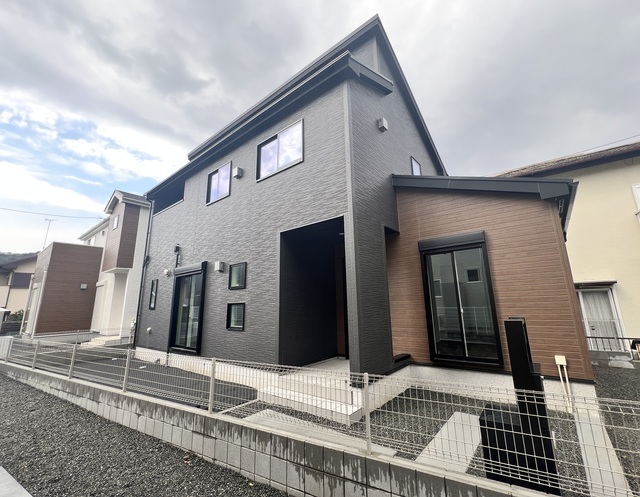 未来を鮮やかに彩る住まいのスライド画像