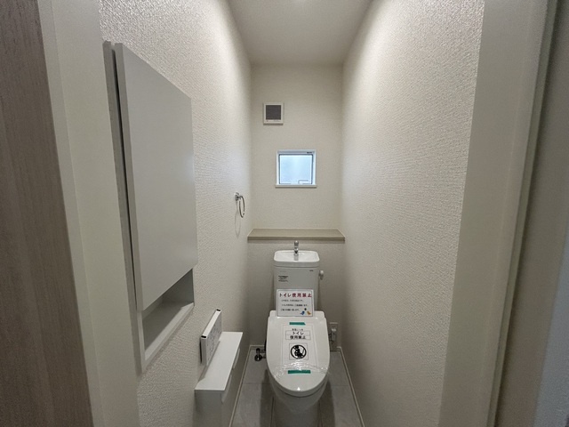 2号棟　リモコン付き温水洗浄便座のスライド画像